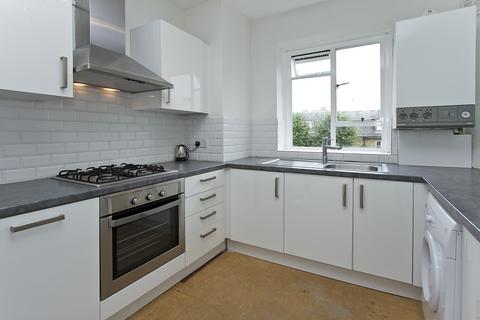 2 bedroom flat to rent, Fairfield Drive, London, SW18