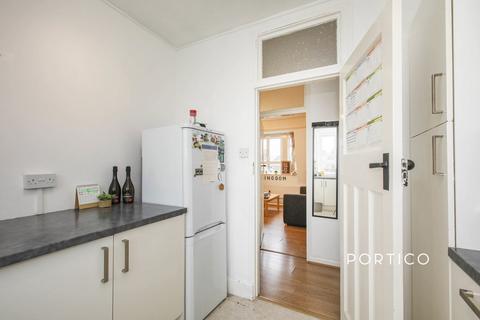 2 bedroom flat to rent, Fairfield Drive, London, SW18