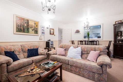2 bedroom apartment for sale, Lychgate Manor, Roxborough Park, Harrow on the Hill