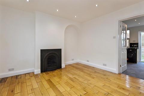 2 bedroom terraced house to rent, Ashford Road, Eastbourne
