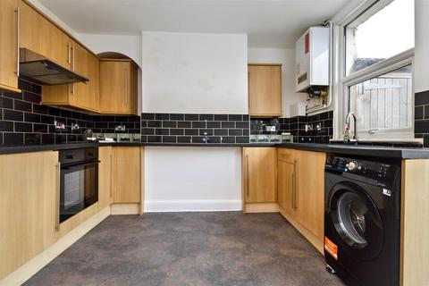 2 bedroom terraced house to rent, Ashford Road, Eastbourne