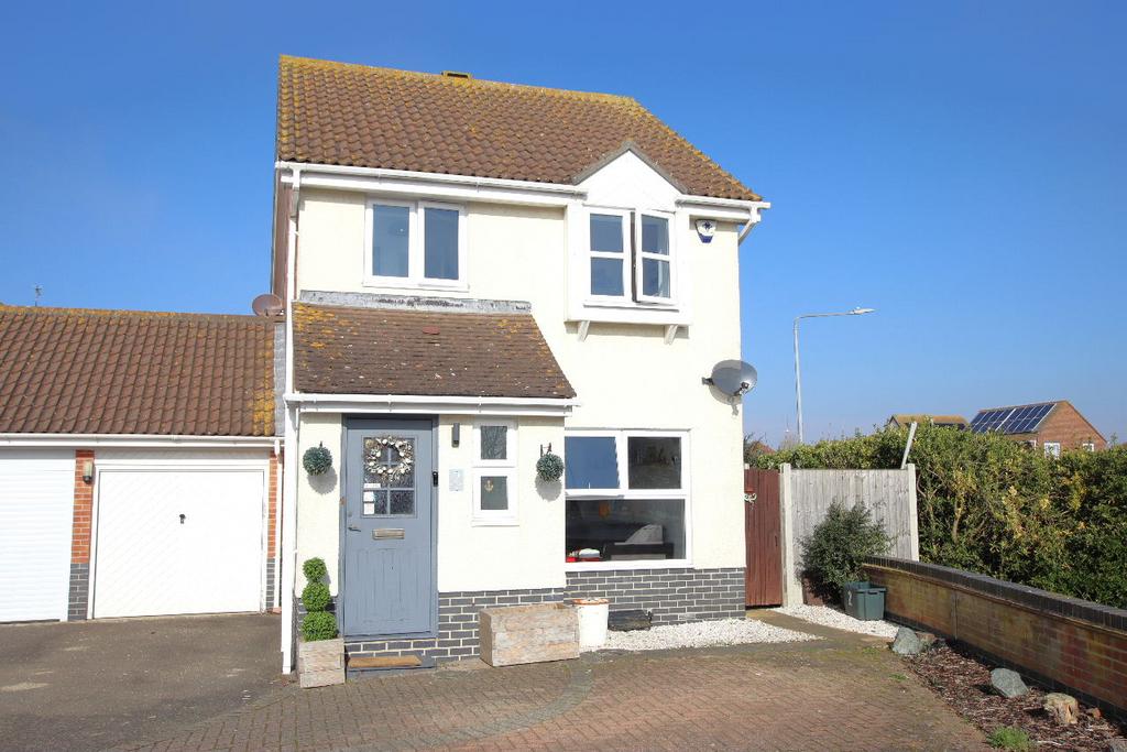 2 Selsey Avenue, Clacton on Sea, Essex, CO15 1 NQ