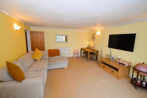 2 bedroom flat for sale, Rowan Court, Bagshot