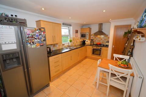 2 bedroom flat for sale, Rowan Court, Bagshot
