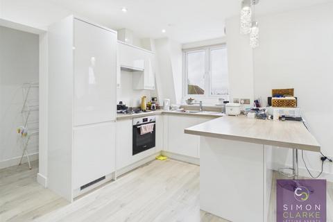 Studio to rent, Ballards Lane, Finchley Central, N3