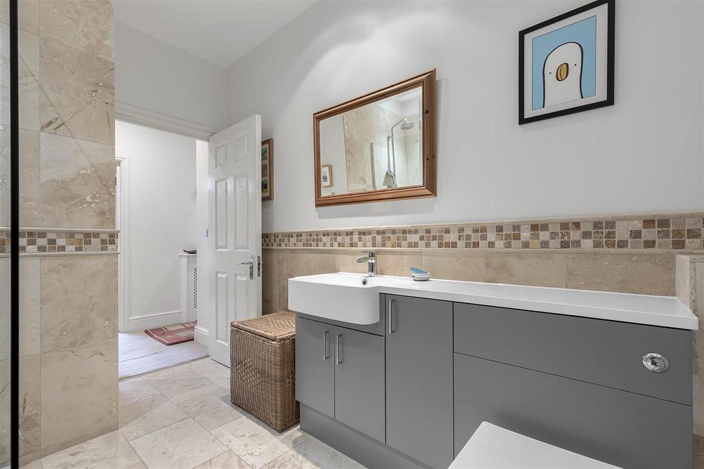 Bathroom 2.jpg