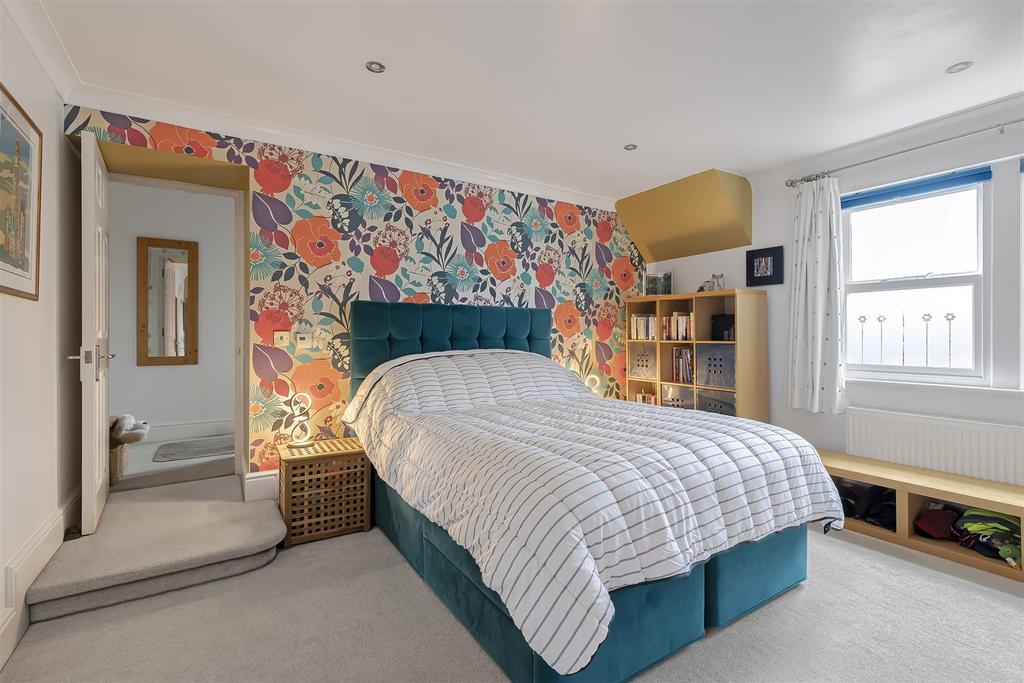 Bed 1.jpg