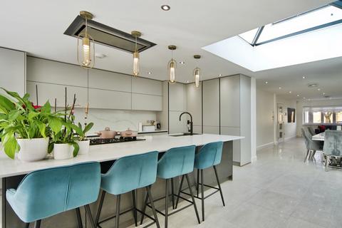 4 bedroom semi-detached house for sale, Oakmere Avenue, POTTERS BAR, Hertfordshire, EN6
