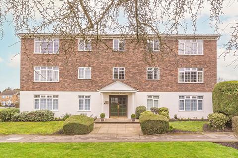 1 bedroom flat for sale, Hillcrest, Weybridge KT13