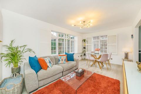1 bedroom flat for sale, Hillcrest, Weybridge KT13