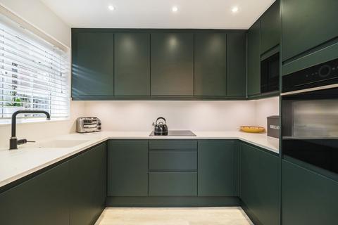 1 bedroom flat for sale, Hillcrest, Weybridge KT13