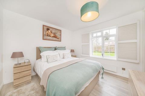 1 bedroom flat for sale, Hillcrest, Weybridge KT13