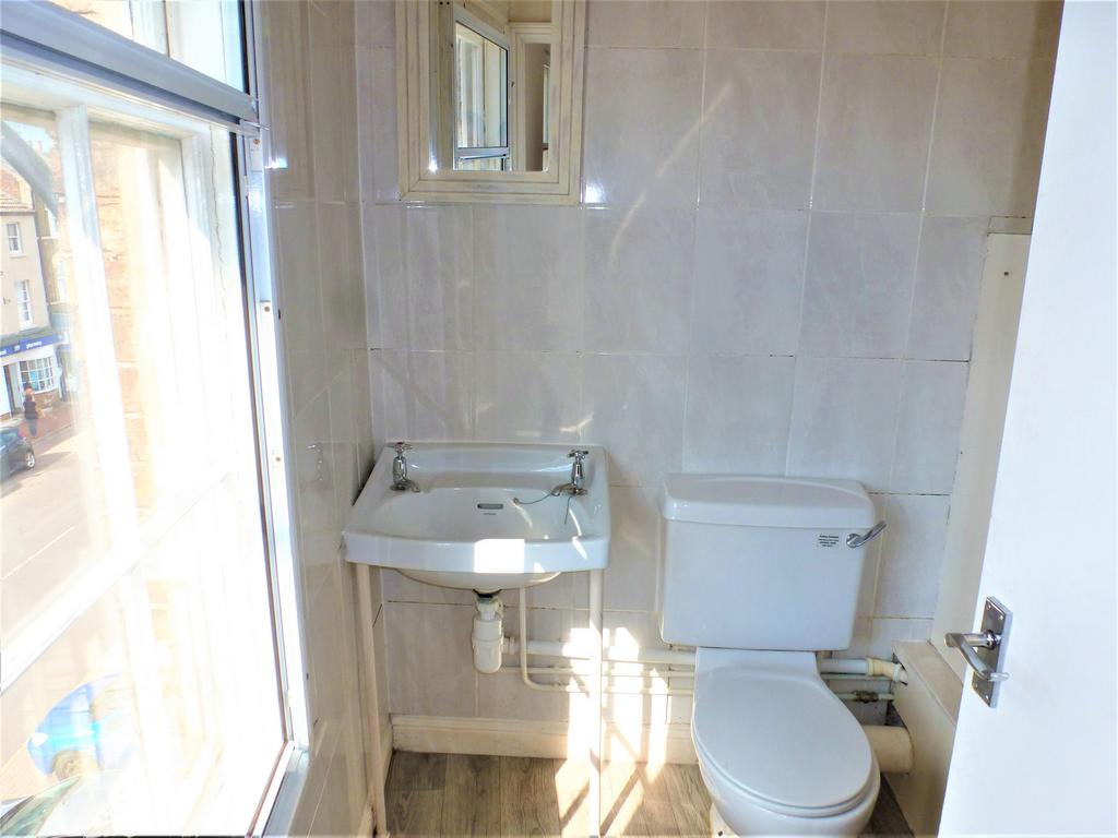 Cloakroom/wc