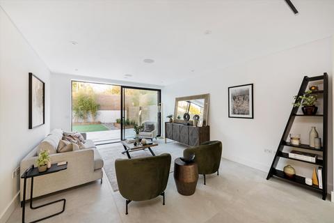 5 bedroom semi-detached house to rent, Gulliver Place, London, N10