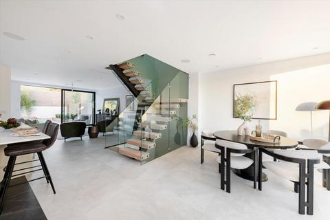 5 bedroom semi-detached house to rent, Gulliver Place, London, N10