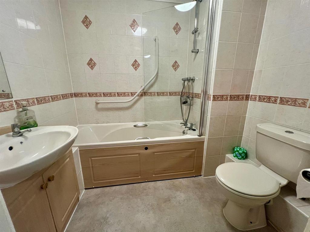 Bathroom.jpg