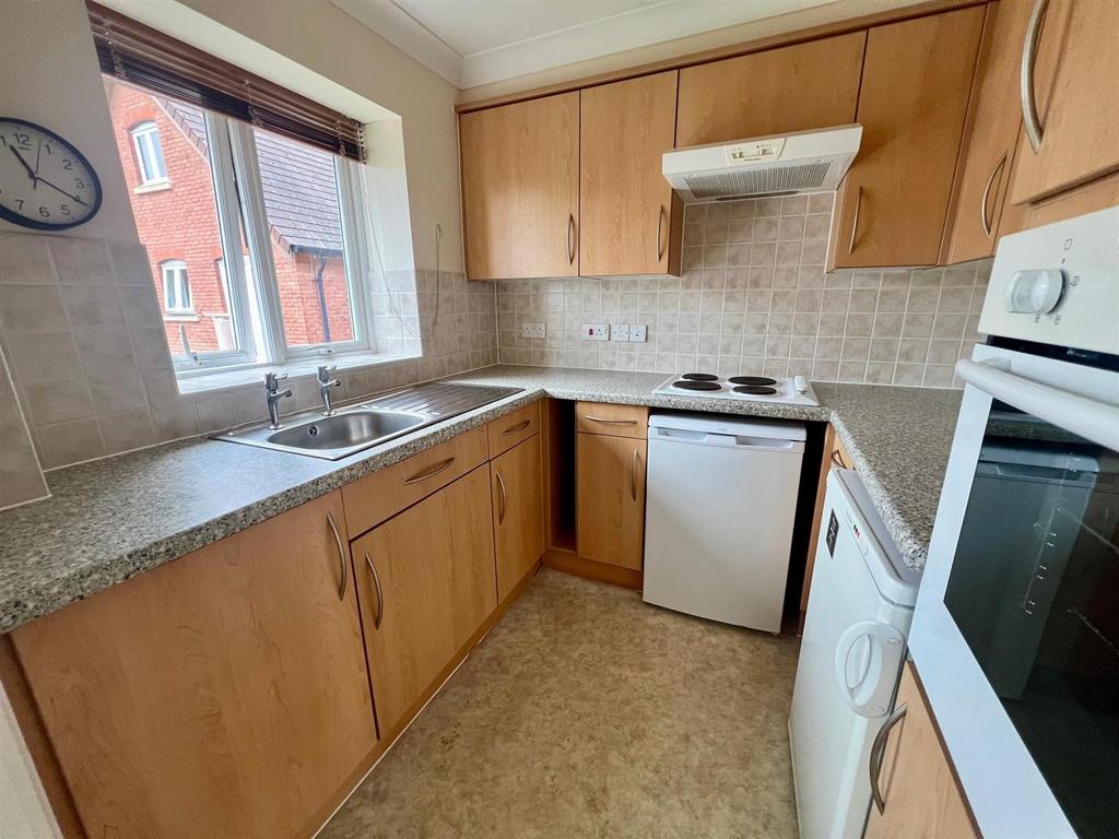 Kitchen 2.jpg