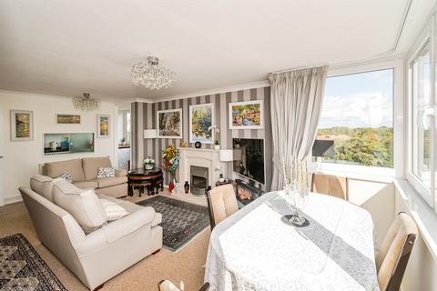 2 bedroom flat for sale, Bassett Avenue, Southampton