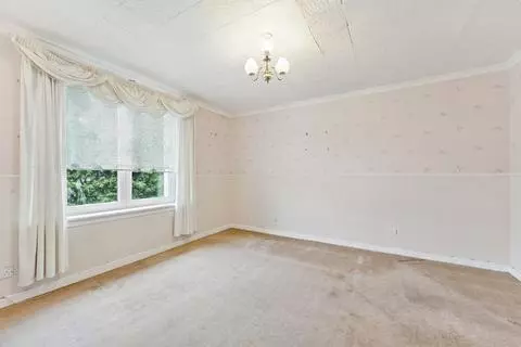 2 bedroom flat for sale - Photo 4