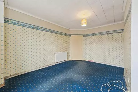 2 bedroom flat for sale - Photo 19