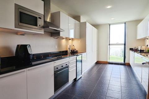 2 bedroom apartment for sale, Hayes Road, Sully, Penarth