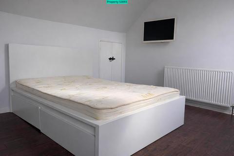 1 bedroom terraced house to rent, Park Drive, London, W3