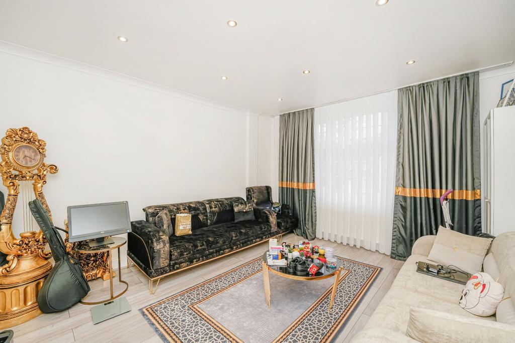 Spacious Four-Bedroom Family Home with Driveway &