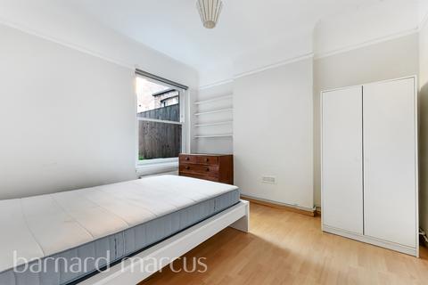 2 bedroom ground floor flat for sale, Cricklade Avenue, London
