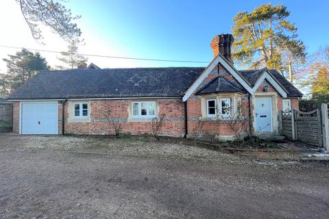 3 bedroom bungalow to rent, Reading Road, Upton, DIDCOT