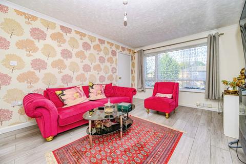 3 bedroom terraced house for sale, Garden Avenue, Hatfield