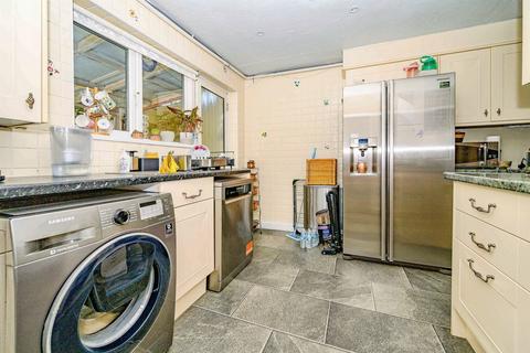 3 bedroom terraced house for sale, Garden Avenue, Hatfield