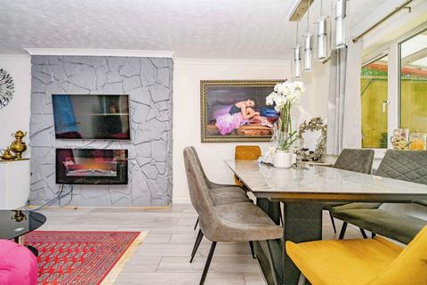 3 bedroom terraced house for sale, Garden Avenue, Hatfield
