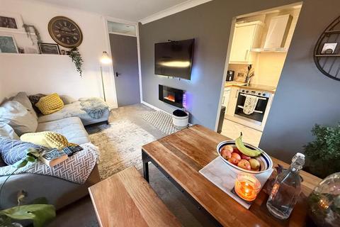 2 bedroom flat for sale, Keats Drive, Macclesfield