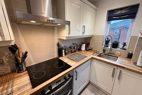 2 bedroom flat for sale, Keats Drive, Macclesfield