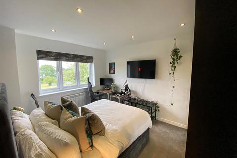 2 bedroom flat for sale, Keats Drive, Macclesfield