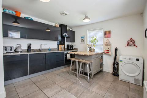 4 bedroom semi-detached house for sale, Azalea Avenue, Seacroft, Leeds