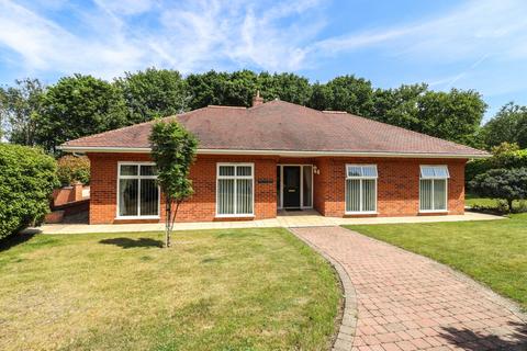 3 bedroom detached bungalow for sale, A beautifully presented three-bedroom detached bungalow designed exclusively for the over-55s in Sheringham