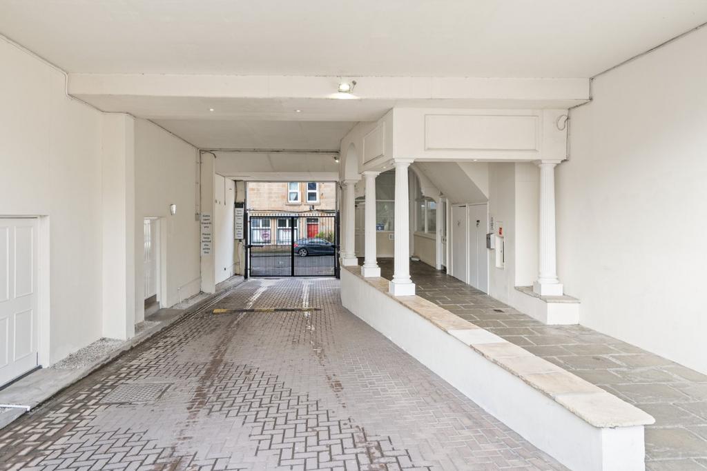 Apartment in Caledonian Crescent, Dalry, Edinburgh - View 4