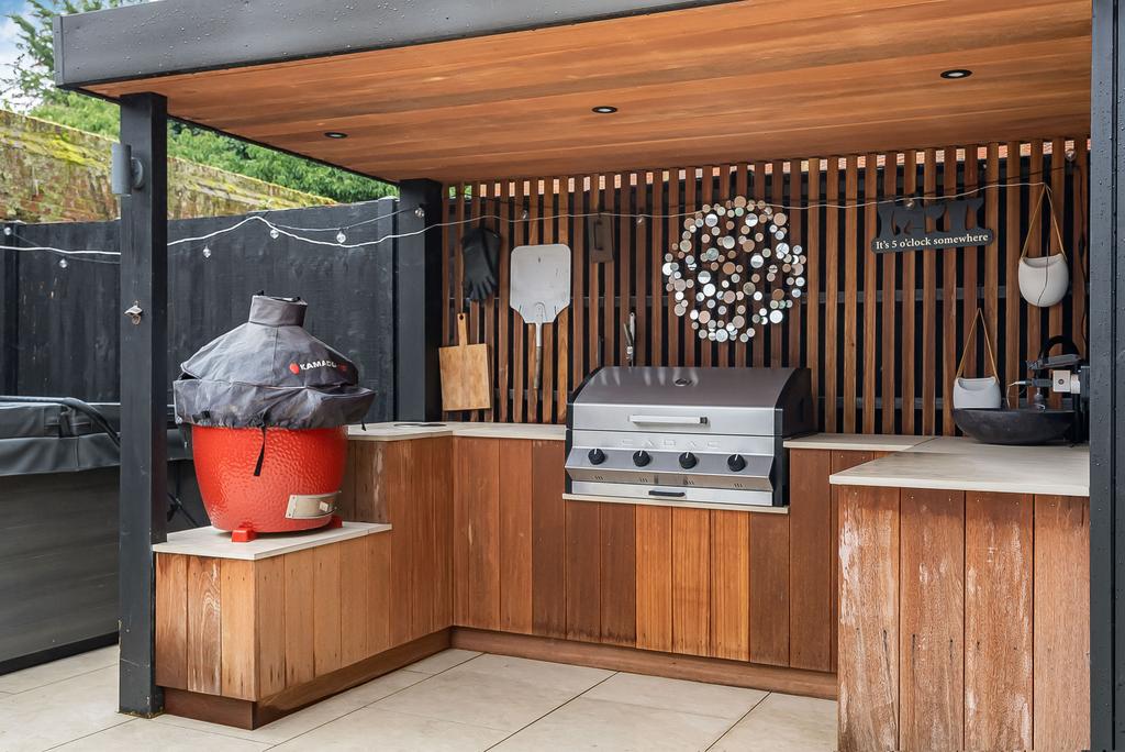 Outdoor Kitchen
