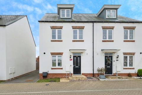 4 bedroom semi-detached house for sale, Chester Road, Bicester