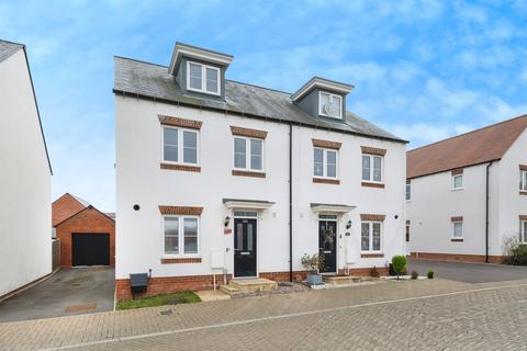 4 bedroom semi-detached house for sale, Chester Road, Bicester