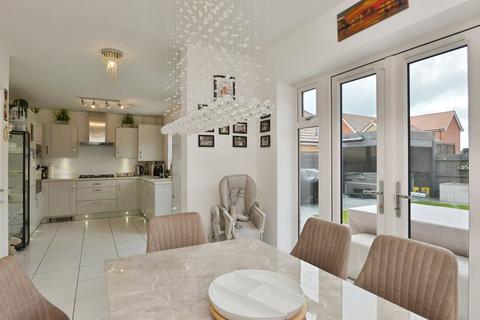 5 bedroom detached house for sale, Fontaines Road, Glebe Farm, Milton Keynes