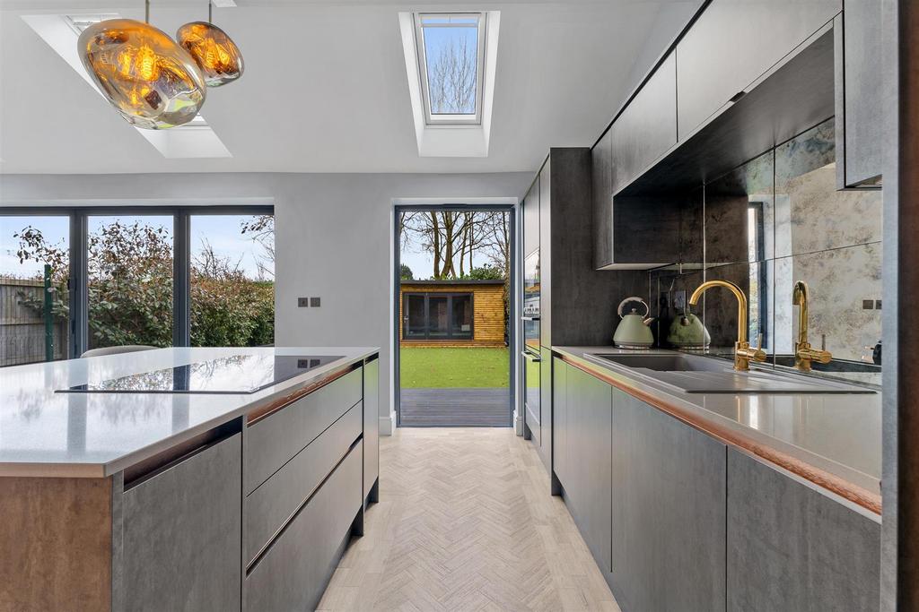 Kitchen Area 4