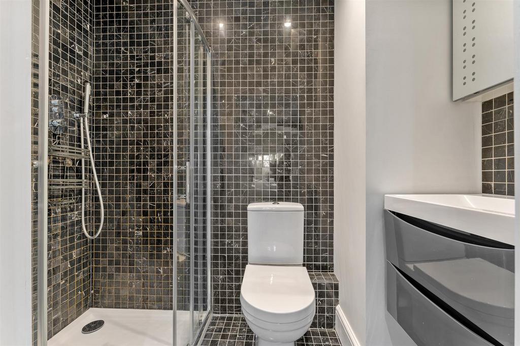 Bed 1 En Suite Shower Room