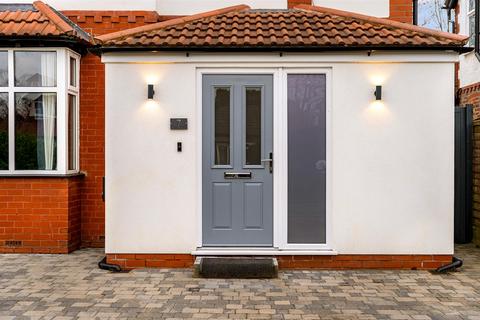 4 bedroom semi-detached house for sale, Walton Road, Sale