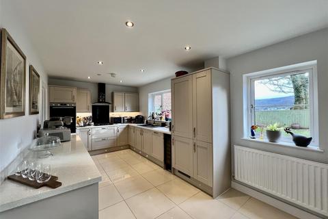 4 bedroom detached house for sale, Fforest Fach, Tycroes, Ammanford