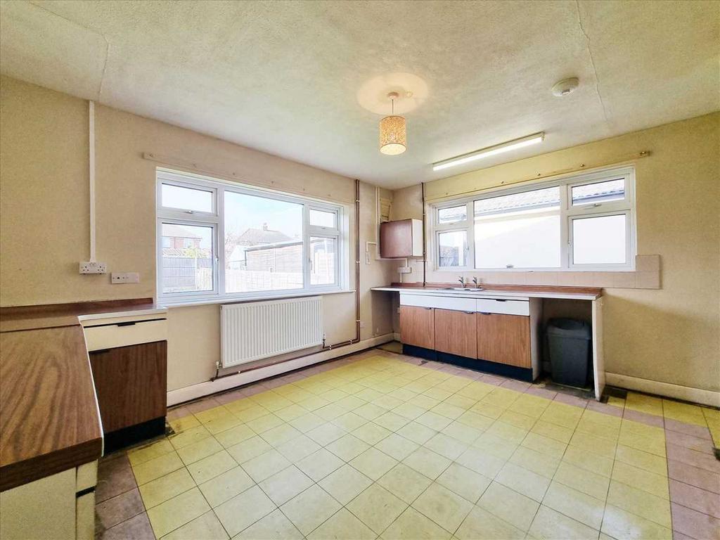 Dining Kitchen: