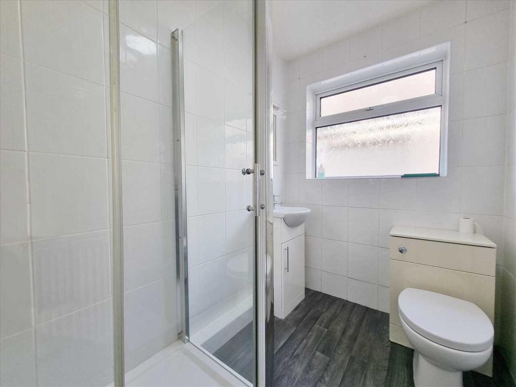 Shower Room: