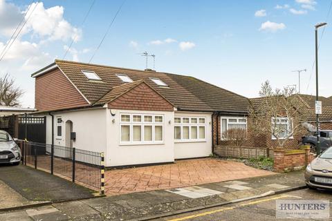 4 bedroom semi-detached bungalow for sale, Foresters Crescent, Bexleyheath