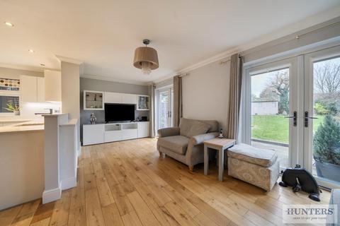 4 bedroom semi-detached bungalow for sale, Foresters Crescent, Bexleyheath